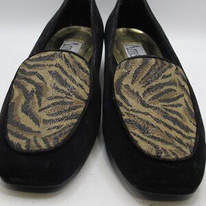 Amanda black velvet flats with tiger print in 8.5S